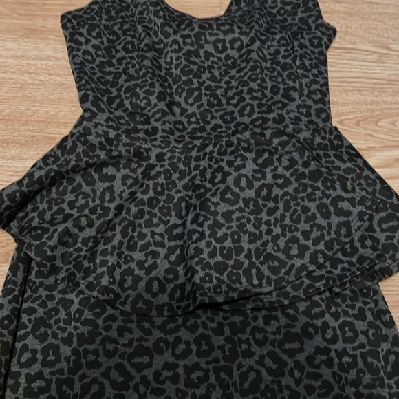 TRAC Grey an Black Leopard Print Sleeveless Dress with Cut Out Back Size Medium - Picture 2 of 4